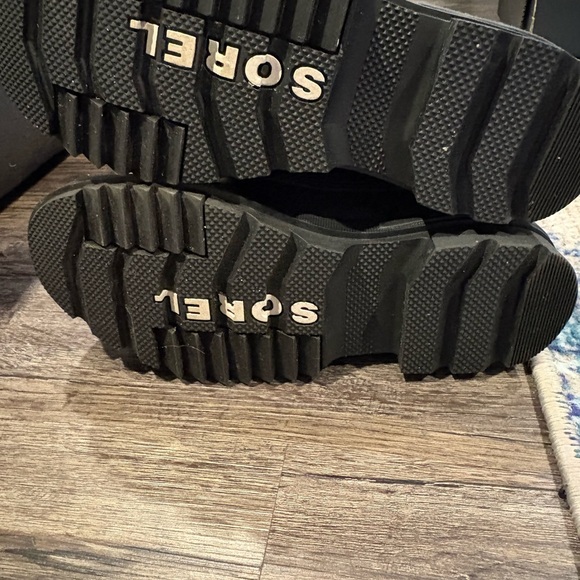 Sorel Black and White Winter Boots for Women - Picture 5 of 6